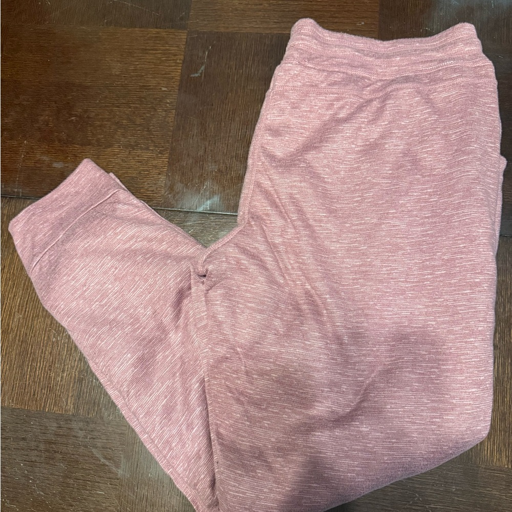 Cozy mauve women’s Sherpa lined joggers